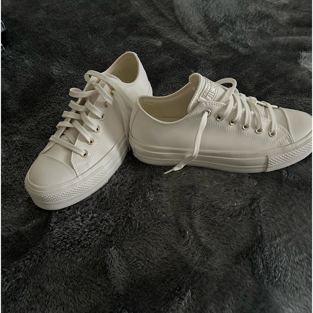 WEDGE CONVERSE NWOT